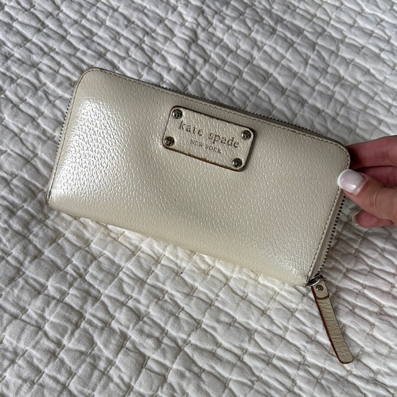 Kate Spade Cream Wallet - Picture 1 of 7